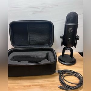 Blue Yeti Microphone with Case
